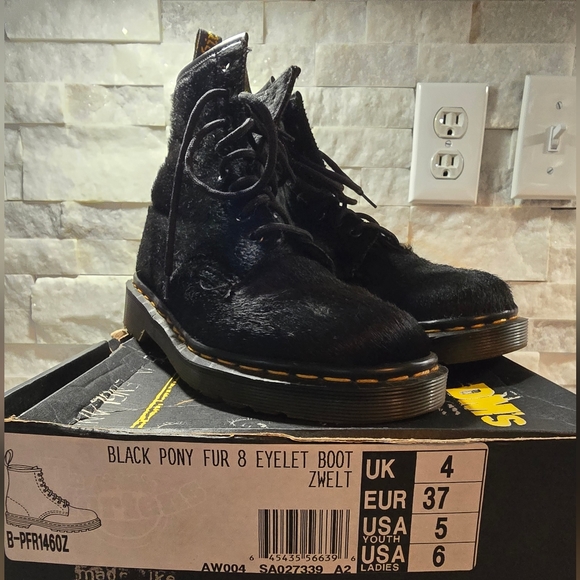 Dr. Martens MADE IN ENGLAND, Black "Pony Fur", 8 eyelet boot - Picture 2 of 8
